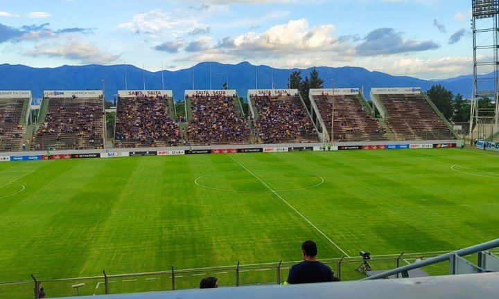 El estadio de Salta tiene capacidad para 30.000 personas (Foto: @LuisFregossi).