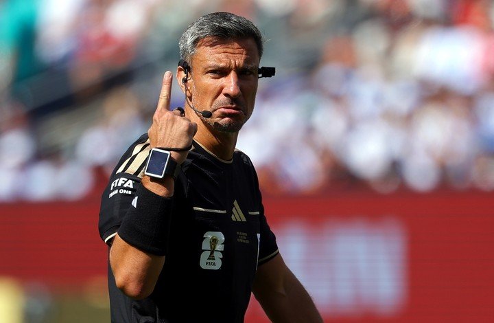 Vincic se retiró del arbitraje a sus 46 años. (EFE/EPA/CHRISTOPHER NEUNDORF)