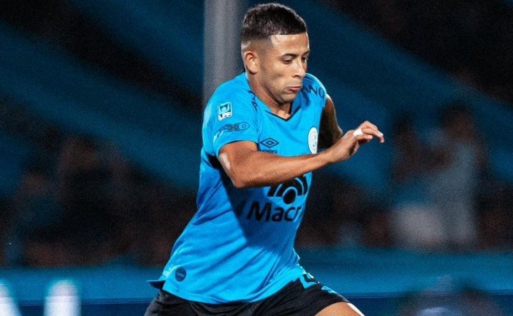 Alcides Benítez, el único lateral derecho a disposición del Ruso.