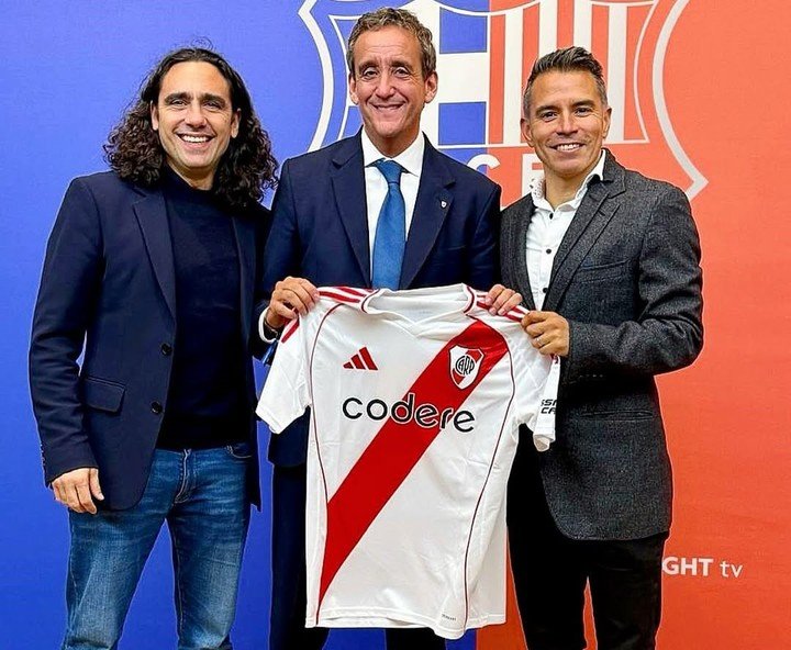 Hace poco, volvió a posar con la camiseta de River.