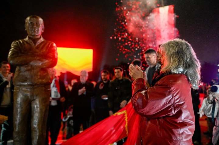 La estatua de Sabella en La Plata (Foto: Estudiantes).