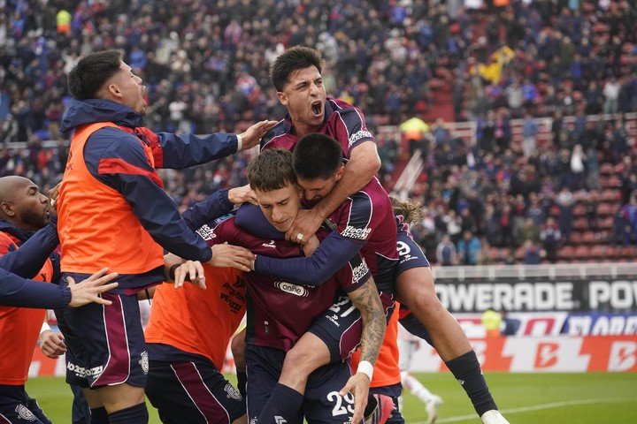 El gol fue un desahogo en medio de los insultos (Foto: Fernando de la Orden).
