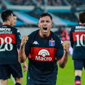 Duván Vergara descontó para Racing que no quiere dar el brazo a torcer ante Tigre
