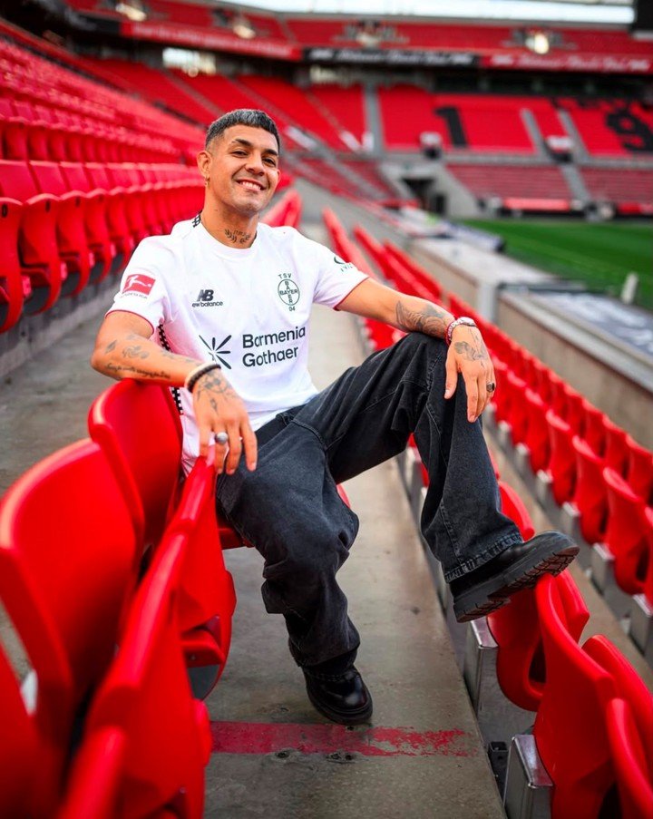 Facu Medina con el Bayer Leverkusen. (Instagram: @bayer04fussball)