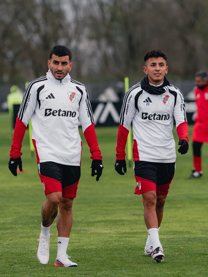Correa y Almada, amigos y ahora compañeros (Prensa River).