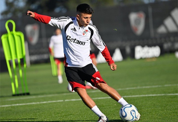Almada en acción en el Camp. Prensa River.