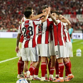 River volvió al triunfo: 2-0 contra Argentinos, primer gol de Correa y debut de Almada