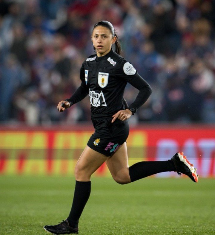 Anahí Fernández durante el partido entre Nacional y Progreso.