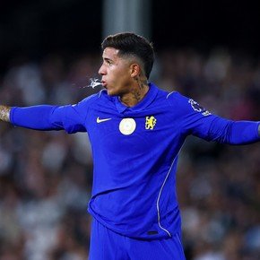 Enzo Fernández divide a Inglaterra: lo silbaron y ovacionaron en una misma cancha