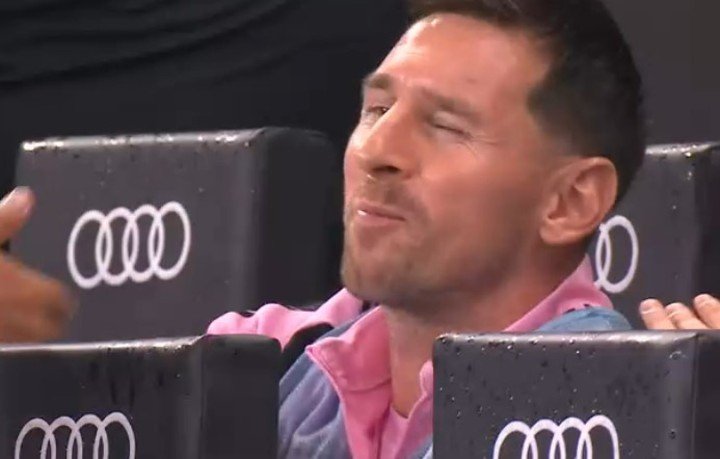 El golazo de Suárez y la reacción de Messi.