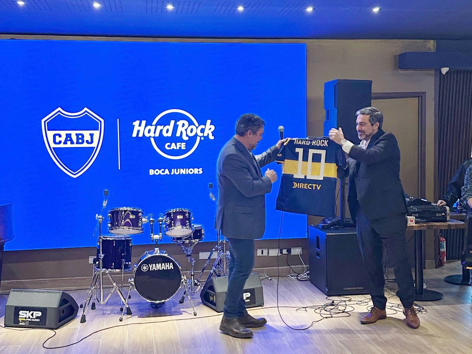 300 cubiertos, menú argentino y una propuesta para el hincha