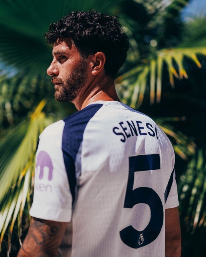 Senesi y la 5 del Tottenham.
