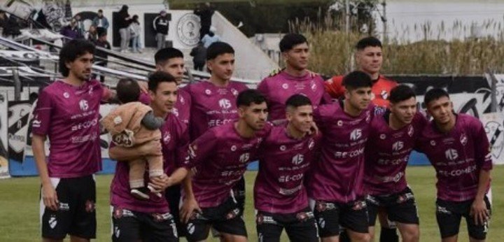 Claypole no se sacó diferencias con Fénix. (Foto: Instagram @caclaypole)