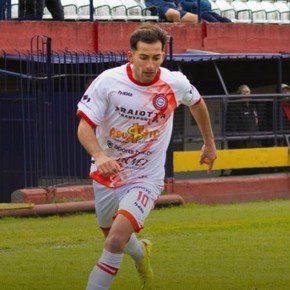 Luján rescató un punto clave ante Deportivo Español y se cortó en la punta de su zona