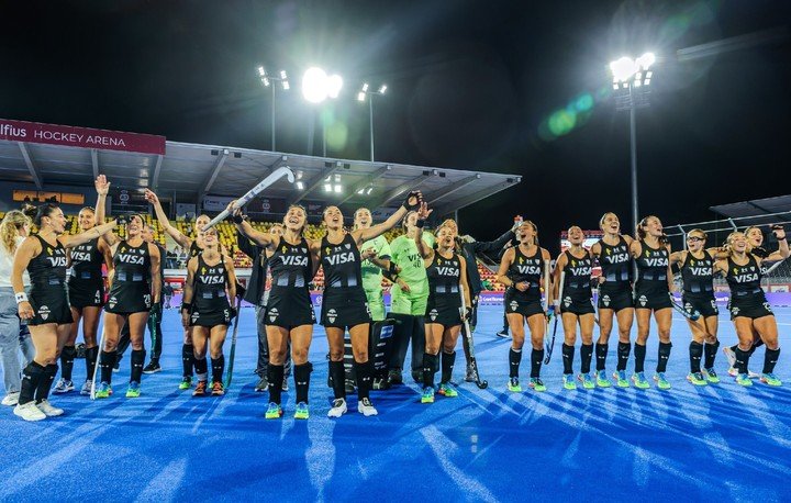 Las Leonas tras asegurar el pase a semis. Foto @FIH