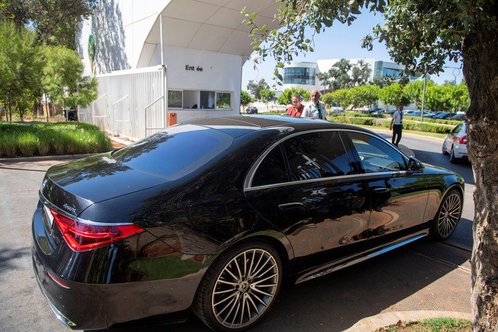 La llegada de Gianni Infantino al edificio de la FIFA en Rabat. Foto: EFE / EPA / JALAL MORCHIDI.