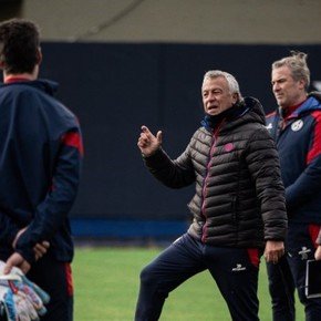 Pipo Gorosito: el primer partido con los refuerzos y bajas inesperadas