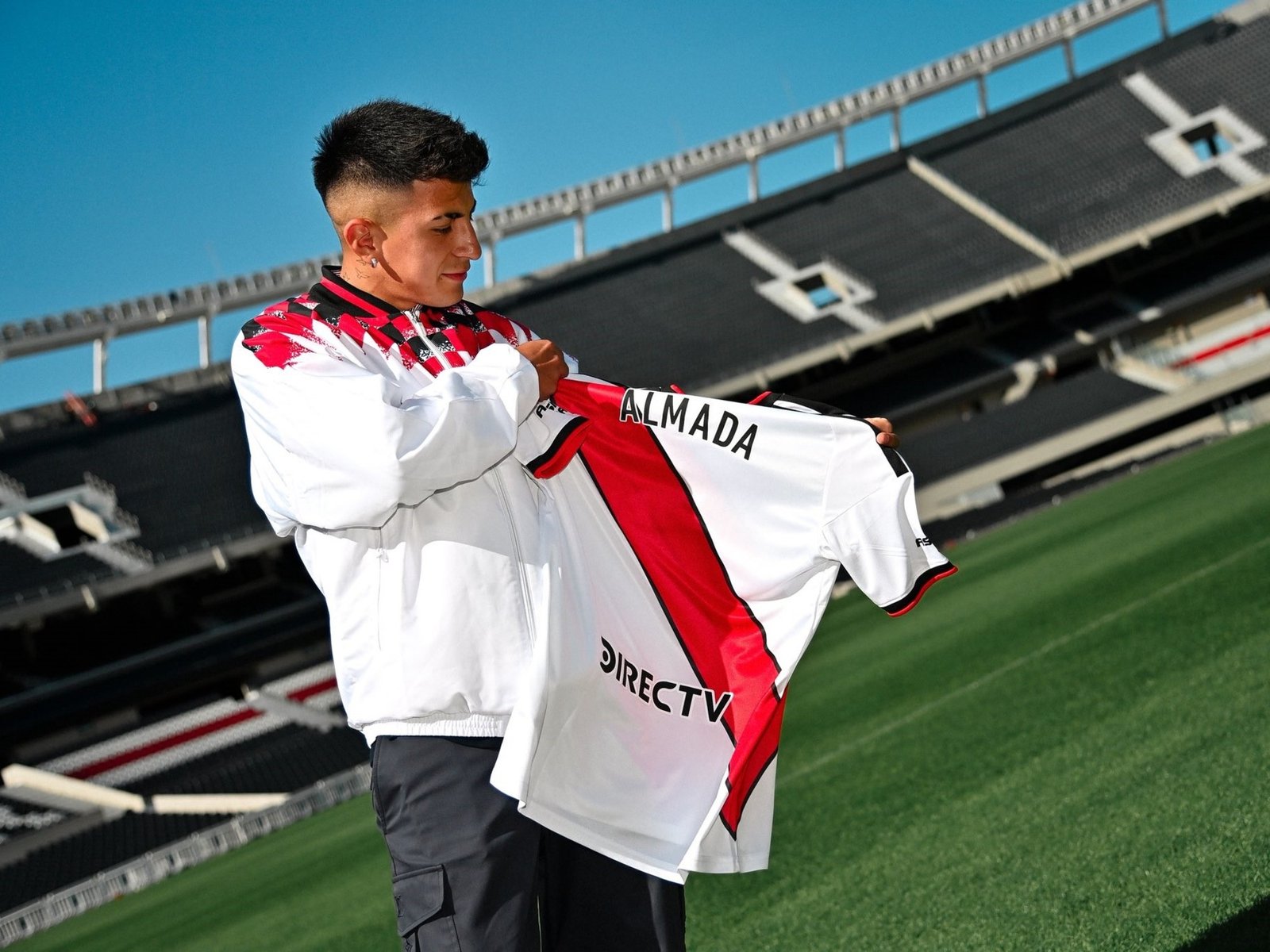 Ahora la esperanza de River es Almada :: Olé