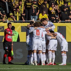 Video: con un golazo de taco, Nacional le ganó el clásico a Peñarol