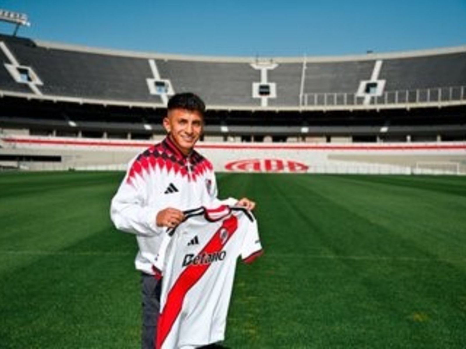 Chiqui Tapia intentó boicotear el pase de Thiago Almada y le sugirió que jugara en Boca