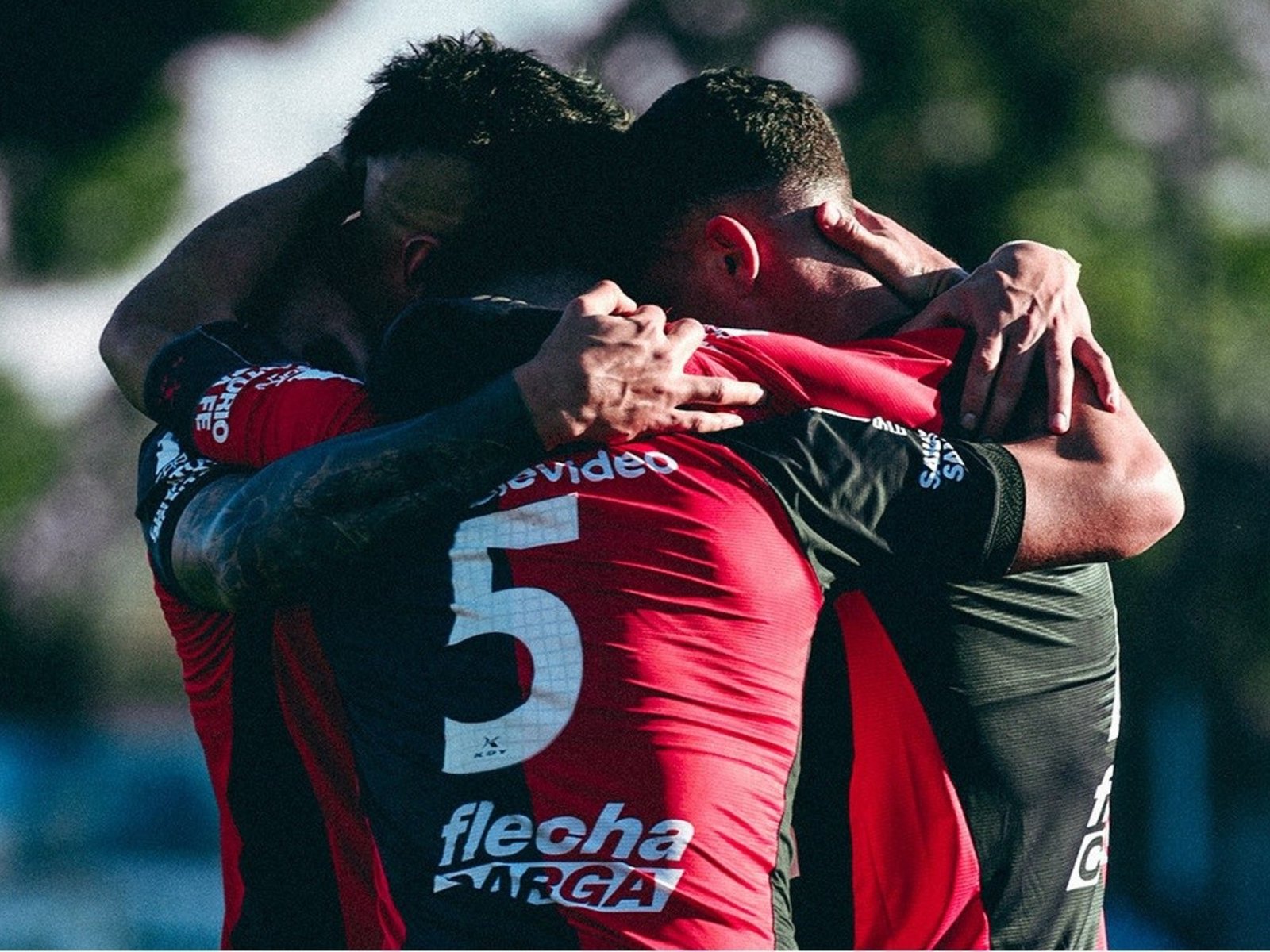 Colón renació con Delfino: tres triunfos al hilo y otra vez en carrera :: Olé