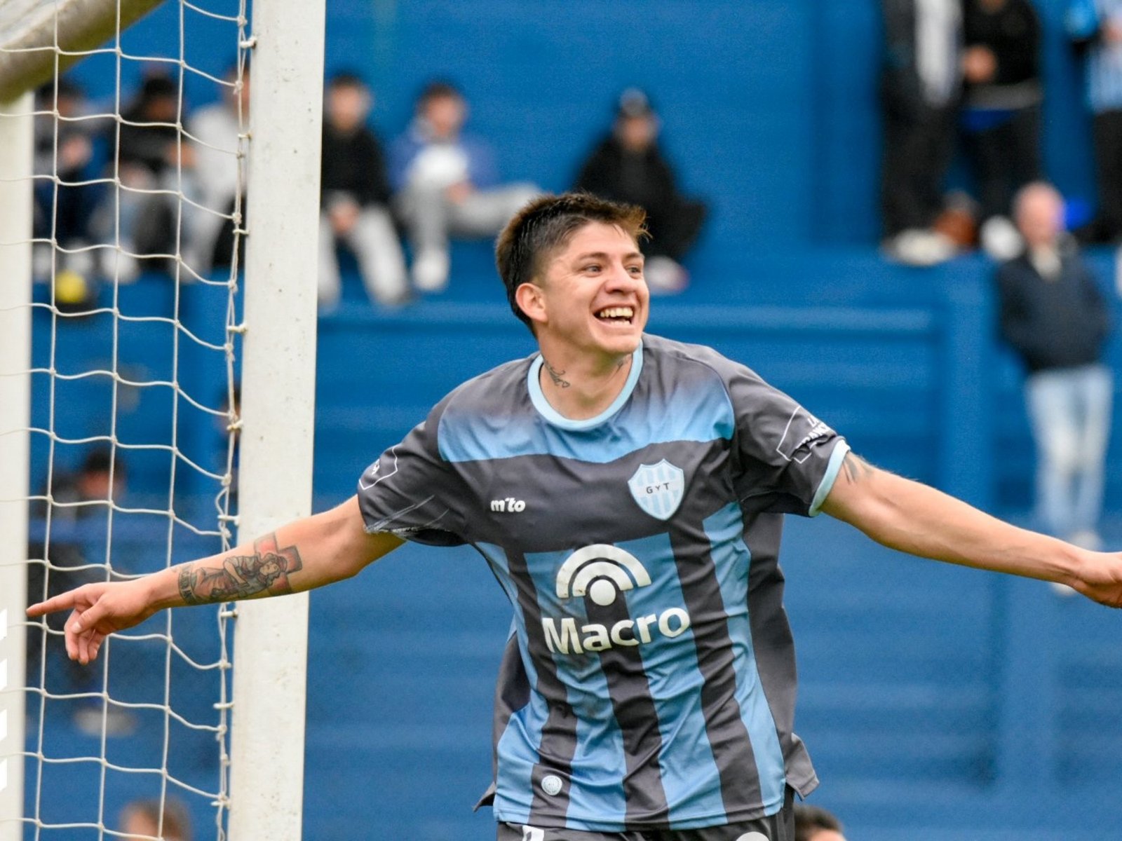 Con un doblete de Gordillo, Gimnasia y Tiro se impuso ante Almagro y se prendió a la parte alta :: Olé