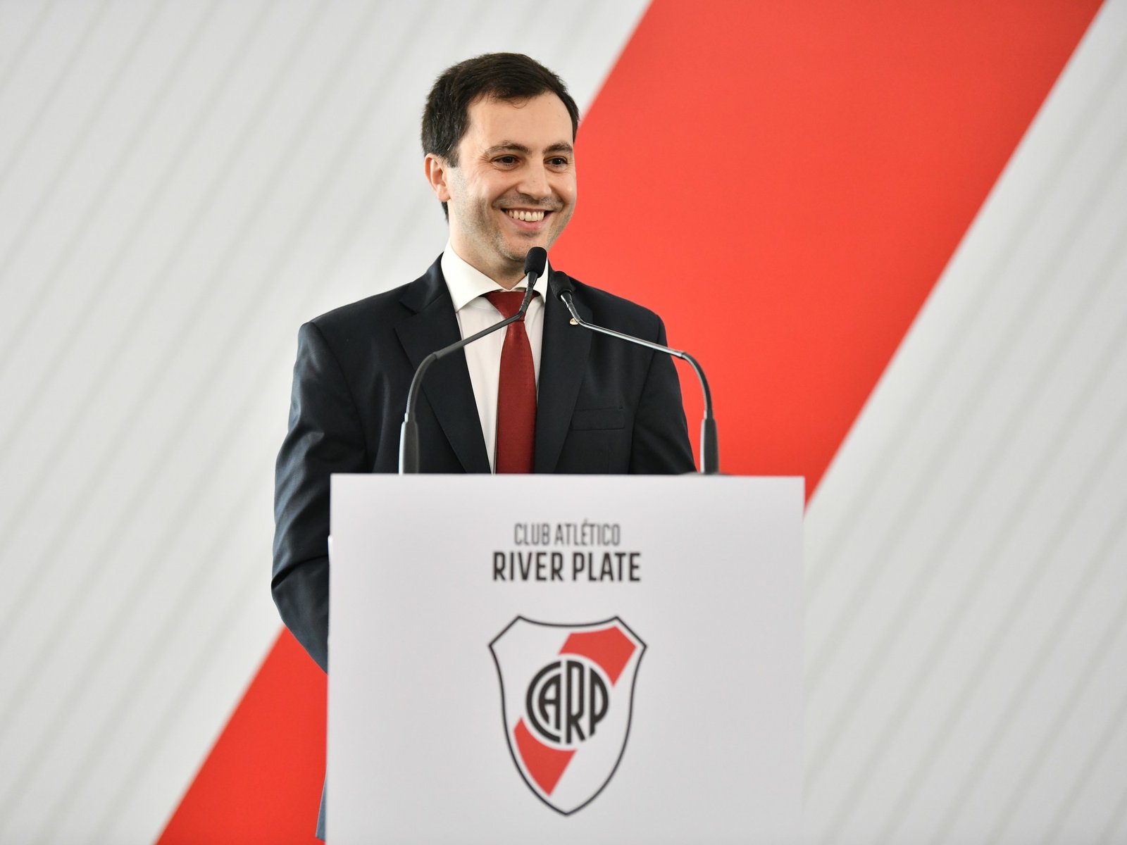 Di Carlo: "Es inadmisible la cantidad de derrotas", los "tres mercados de pases en uno" y el "error" con los apartados de Cantilo :: Olé