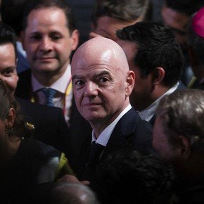 Figuras históricas del fútbol se unen en contra de Infantino: "El cambio es necesario"