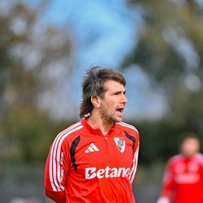 Video: las primeras imágenes de Ponzio como entrenador de River en el Camp.