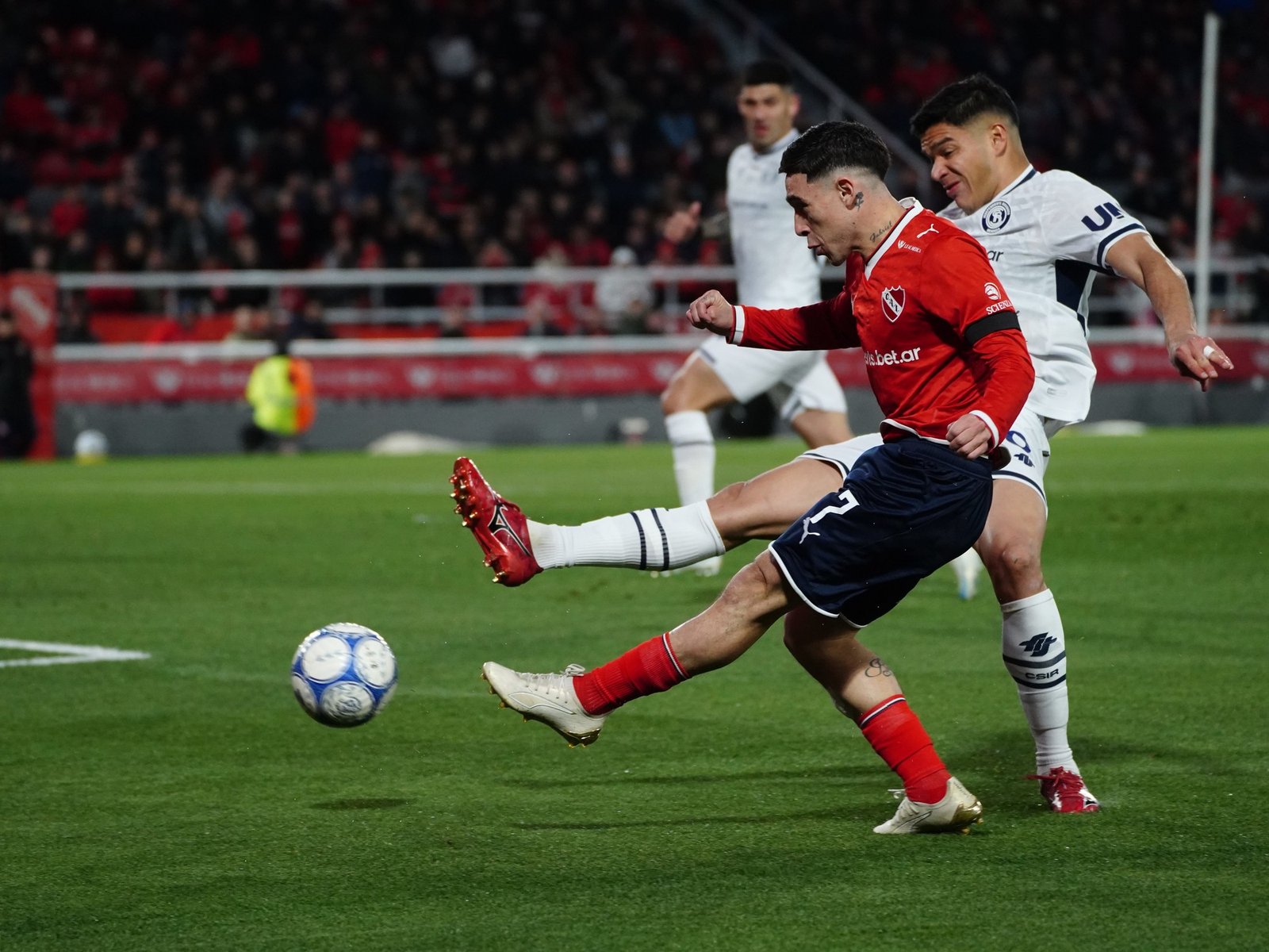 El Rojo no la pasa bien ante Lepra mendocina :: Olé