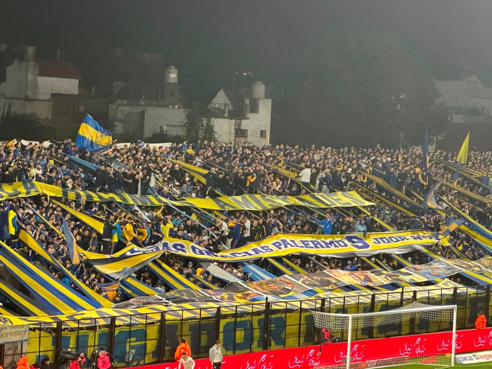 El homenaje de la hinchada de Boca a Palermo antes de un nuevo cruce en contra :: Olé