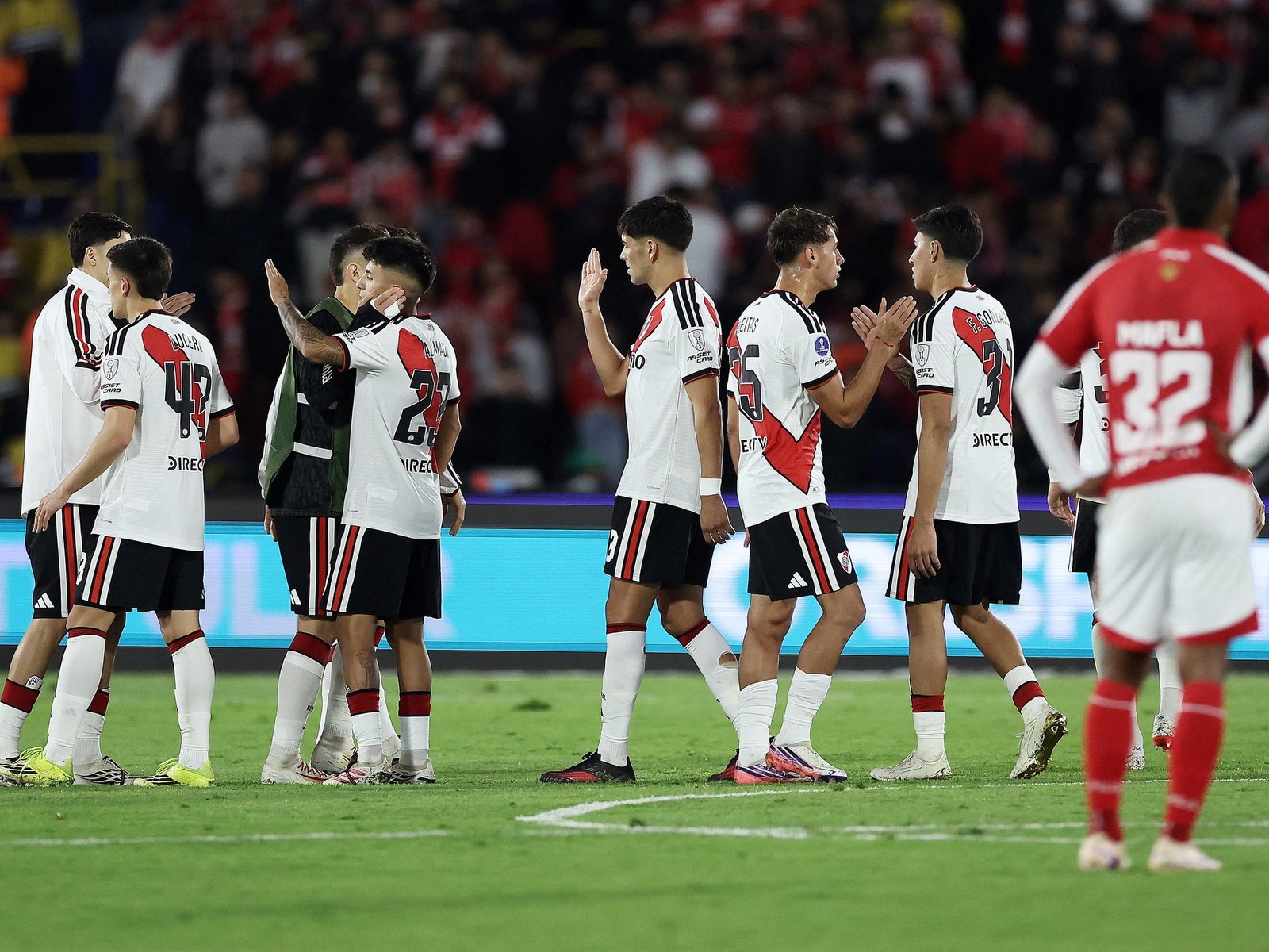 El insólito 11 con el que River terminó el 0-0 en Bogotá :: Olé