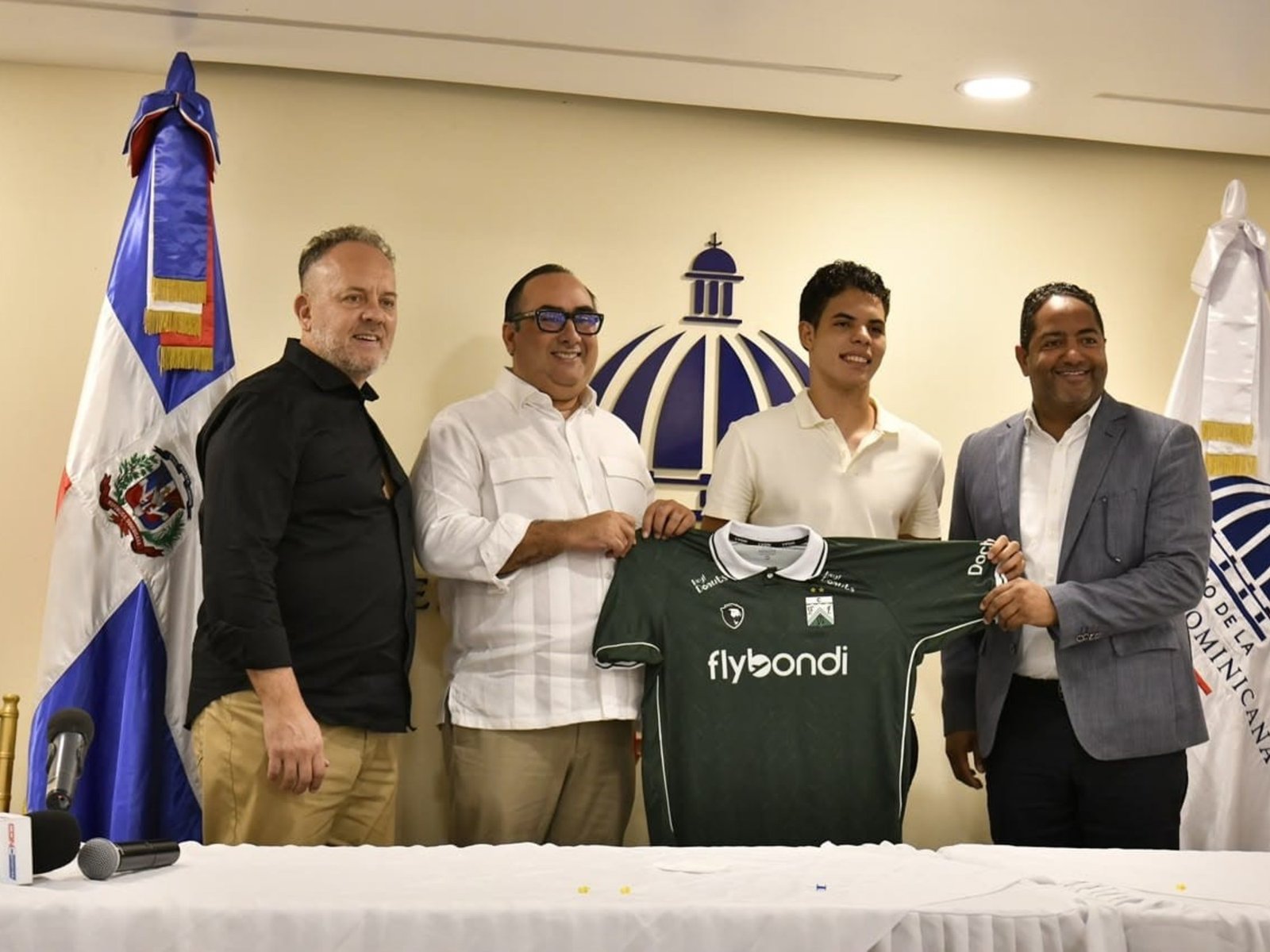 Ferro incorporó a un jugador de un país atípico para el fútbol argentino :: Olé