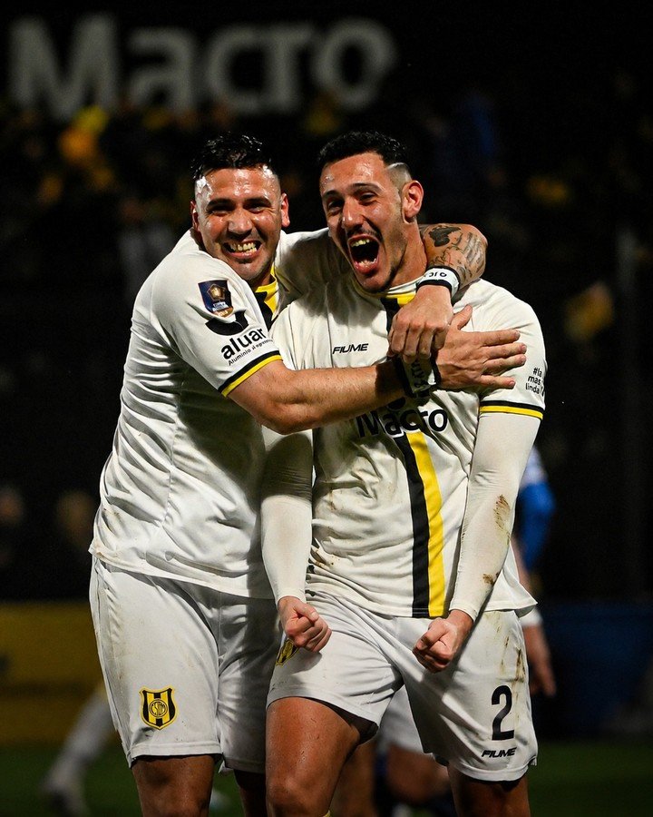 Silba y Giacopuzzi, los goleadores de la noche. (Twitter @ClubMadryn)
