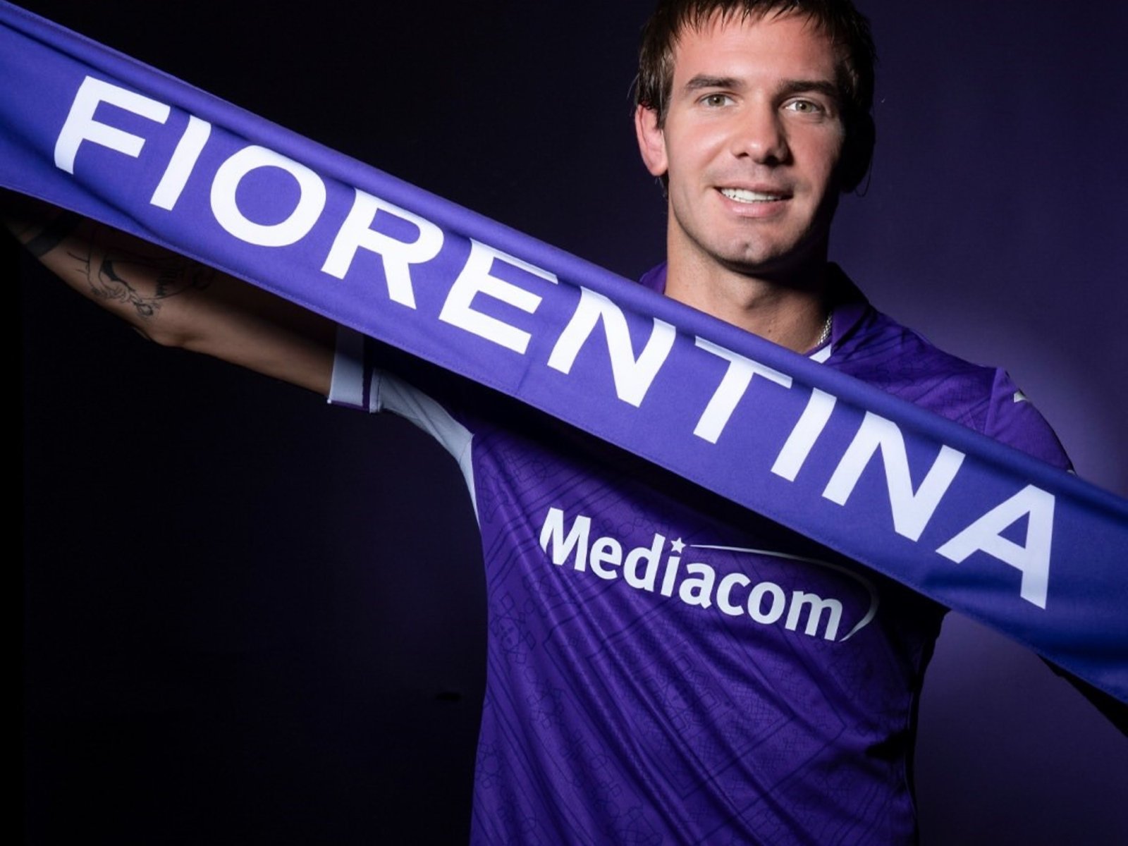 Franco Mastantuono fue presentado en Fiorentina y reveló por qué eligió el club: “No lo dudé”