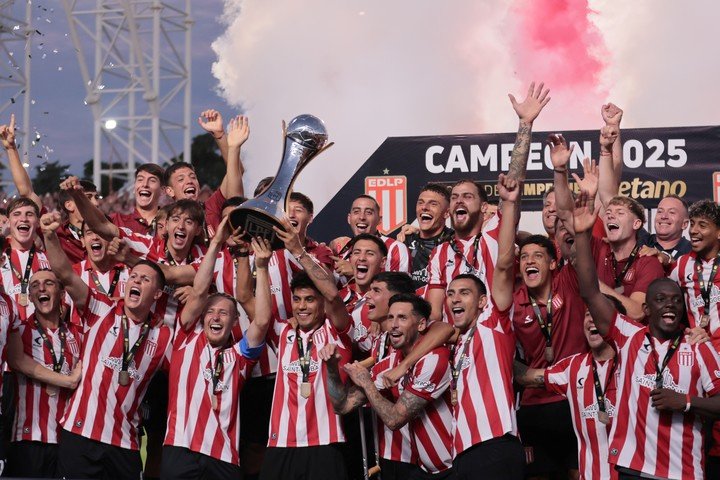 Estudiantes fue campeón en 2025. (EFE/ Adan González)