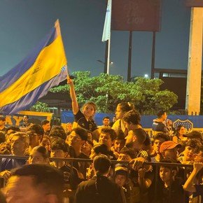 Color y calor para un Boca con dudas que llegó a Asunción en busca de avanzar en la Copa