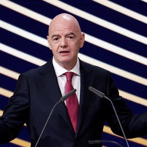 Infantino suma otro dolor de cabeza: Gales, Serbia y Suecia le soltaron la mano