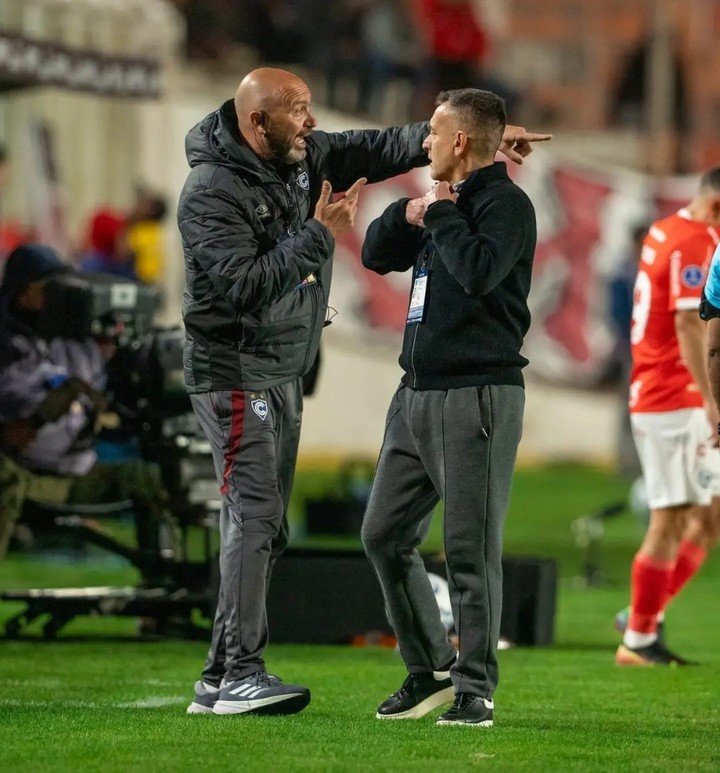 Horacio Melgarejo (derecha) junto a Cristian Ruggeri, su asistente principal, quien lo reemplaza en los partidos de la liga peruana. Foto: Prensa Club Cienciano.