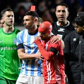Video: Maravilla Martínez pegó un codazo y lo echaron por VAR