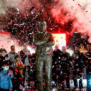 Homenaje a Sabella en Estudiantes: inauguraron una estatua de Pachorra en UNO