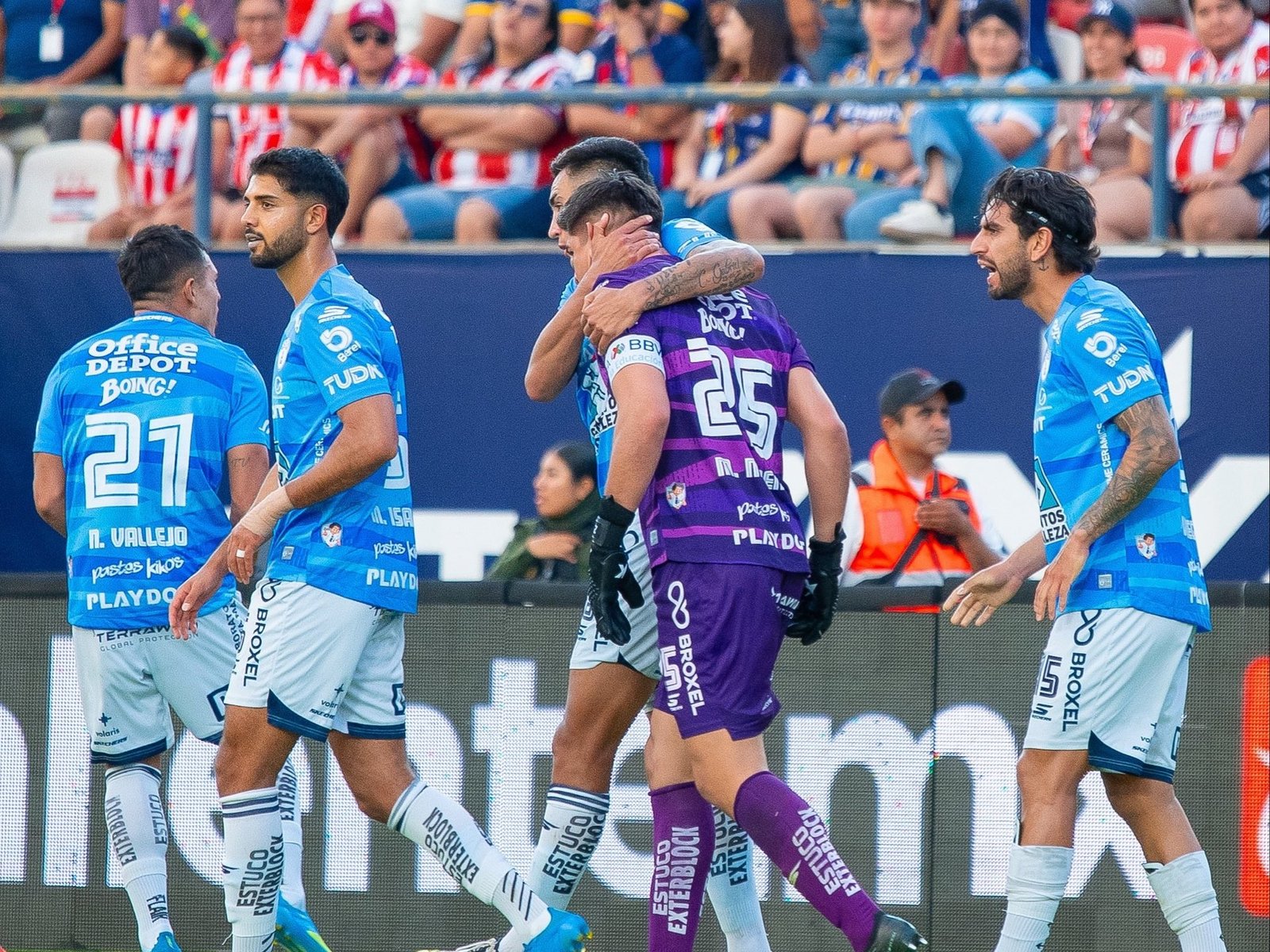 La gran Chiquito Bossio: gol de cabeza del arquero sobre la hora :: Olé