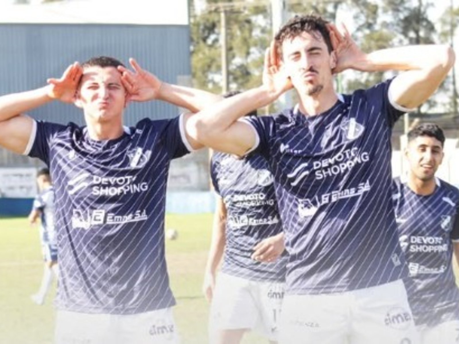 Lamadrid se prende en la lucha: triunfazo ante Muñiz y el sueño del ascenso intacto :: Olé