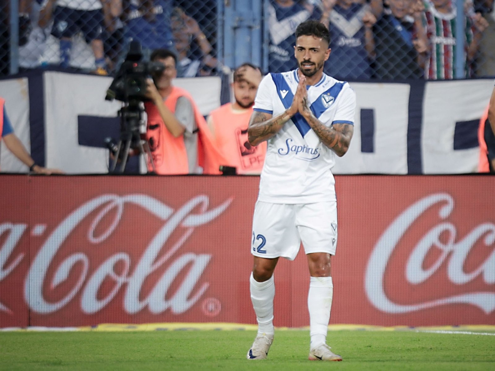 Lanzini, de verdugo de River a su primera vez en el Monumental con Vélez :: Olé