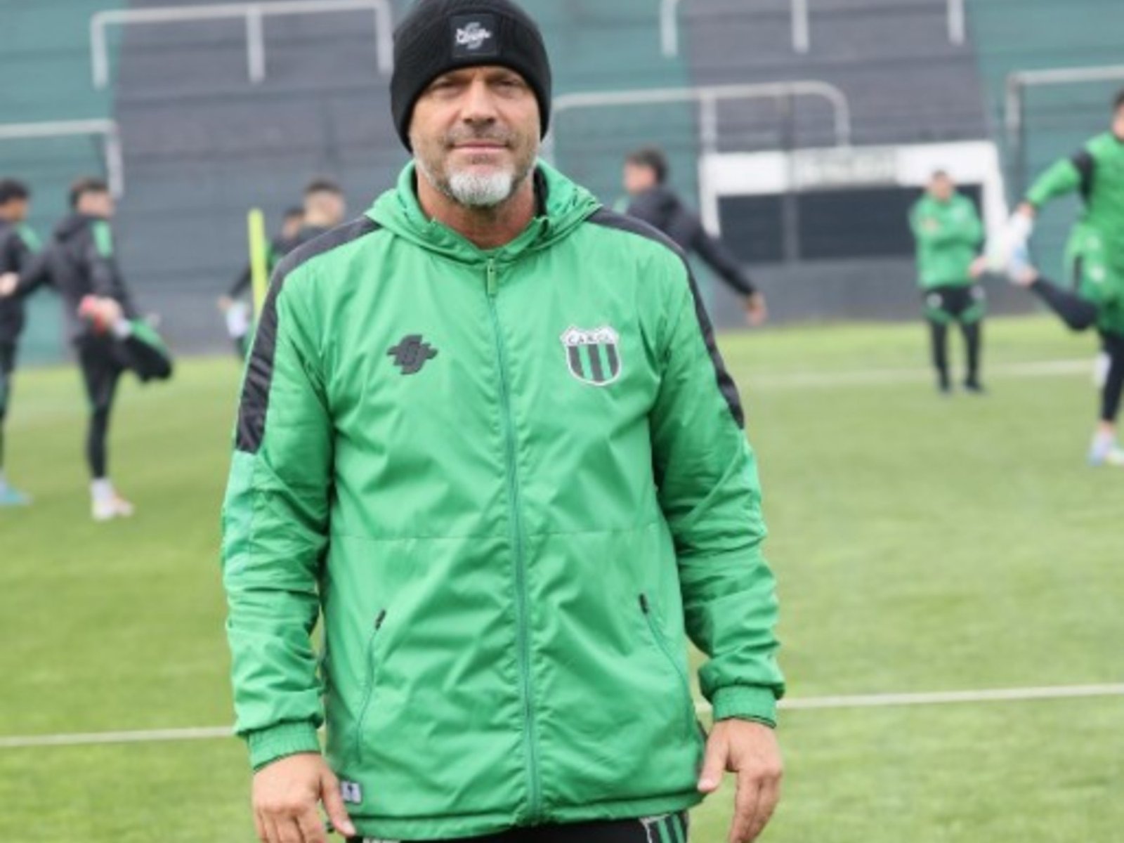 Lotito, el DT de Chicago, en el ojo de la tormenta: “La cancha de Midland es una alfombra vieja” :: Olé