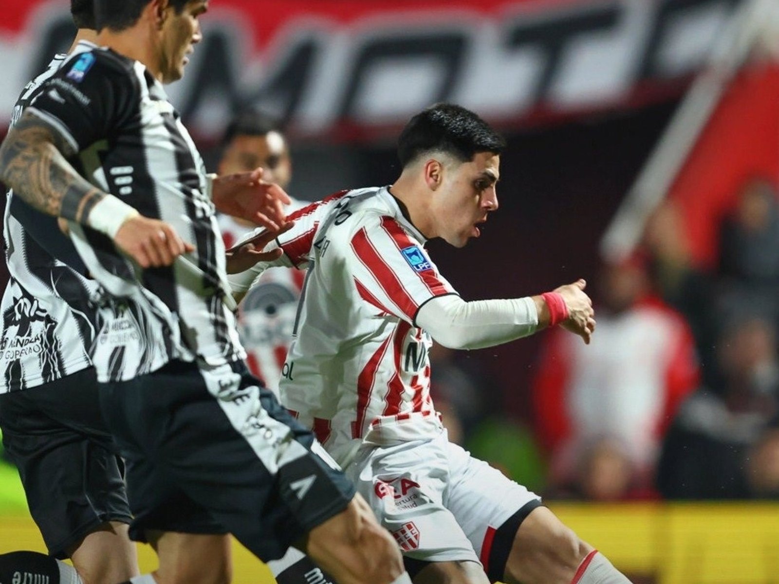 Luna fue el héroe inesperado para Instituto: erró un penal y convirtió un golazo para ganarle 1-0 a Gimnasia de Mendoza :: Olé
