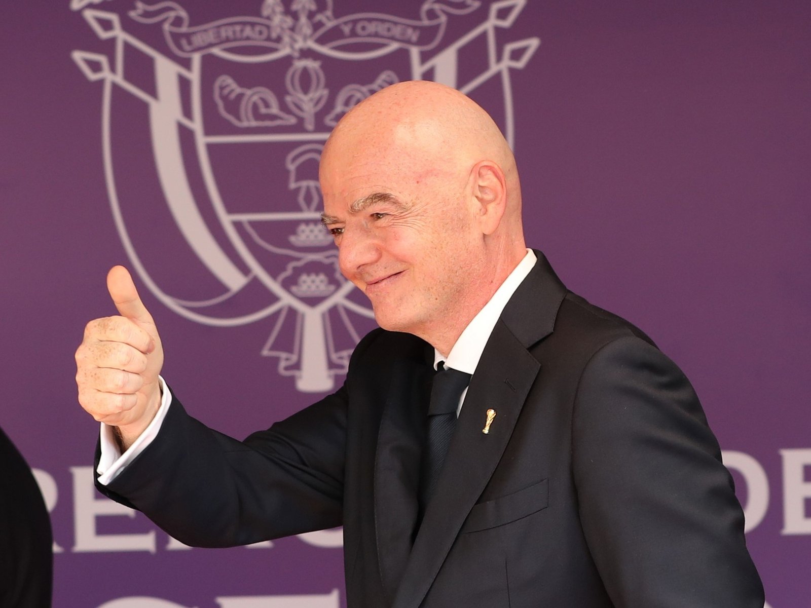 Marruecos, Qatar y otras cuatro federaciones de fútbol árabes respaldaron al presidente de la FIFA