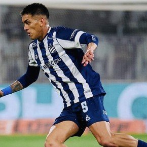 El volante central por el que Racing inició charlas