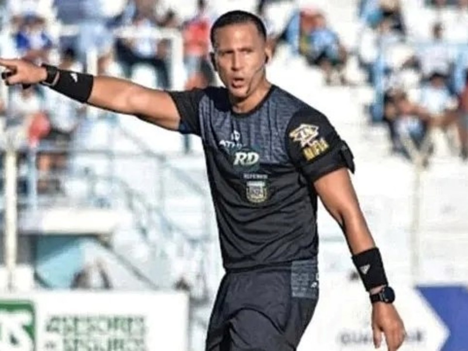 No se entendió nada: el fallo técnico en el audio del árbitro en Aldosivi - Unión :: Olé