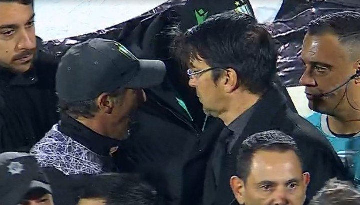 El enojo de Pedro Troglio con Balmaceda (Foto: Captura de TV).